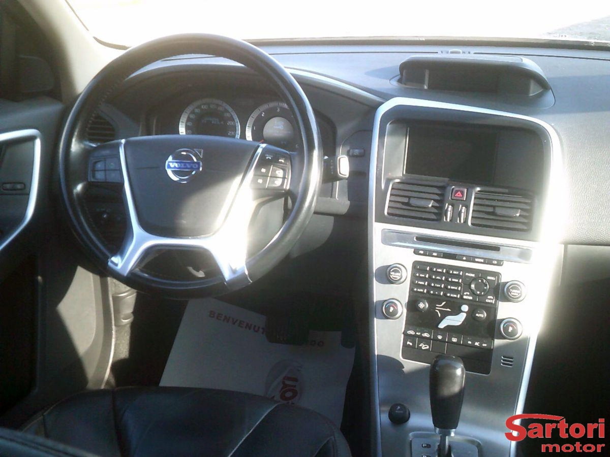 Volvo XC60 D5 AWD Geartronic Momentum (6)