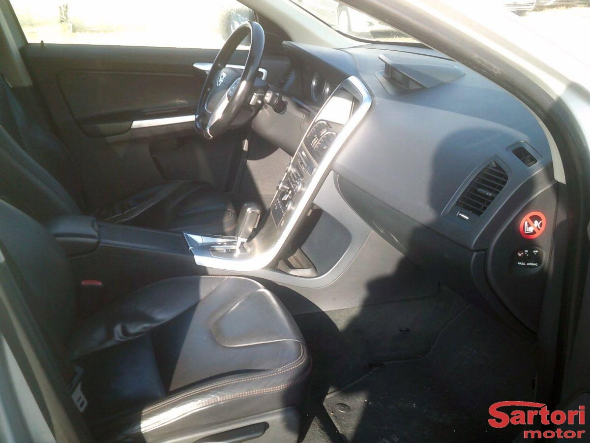 Volvo XC60 D5 AWD Geartronic Momentum (7)
