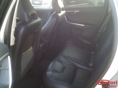 Volvo XC60 D5 AWD Geartronic Momentum (8)