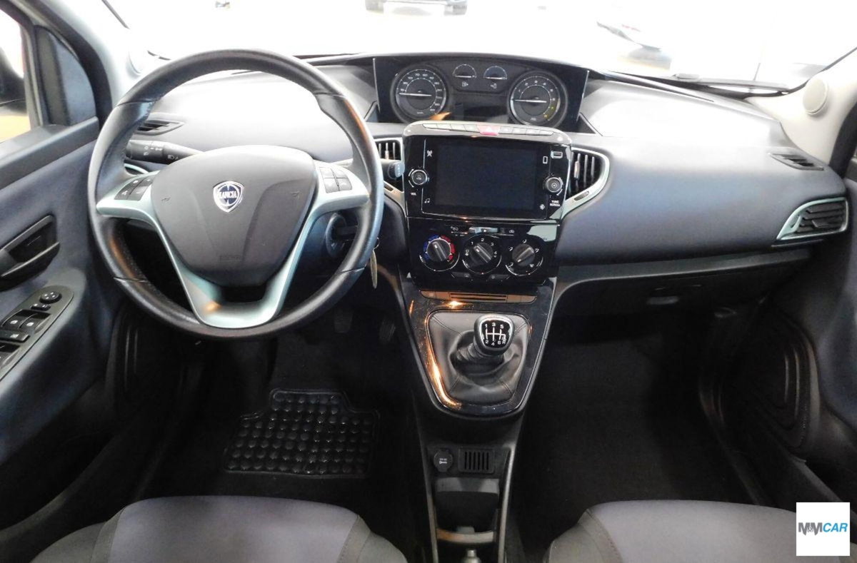 Lancia Ypsilon 1.0 FireFly 5 porte S&S Hybrid Ecochic Gold (11)