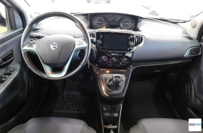 Lancia Ypsilon 1.0 FireFly 5 porte S&S Hybrid Ecochic Gold (11)