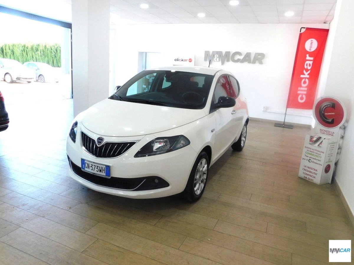 Lancia Ypsilon 1.0 FireFly 5 porte S&S Hybrid Ecochic Gold (2)