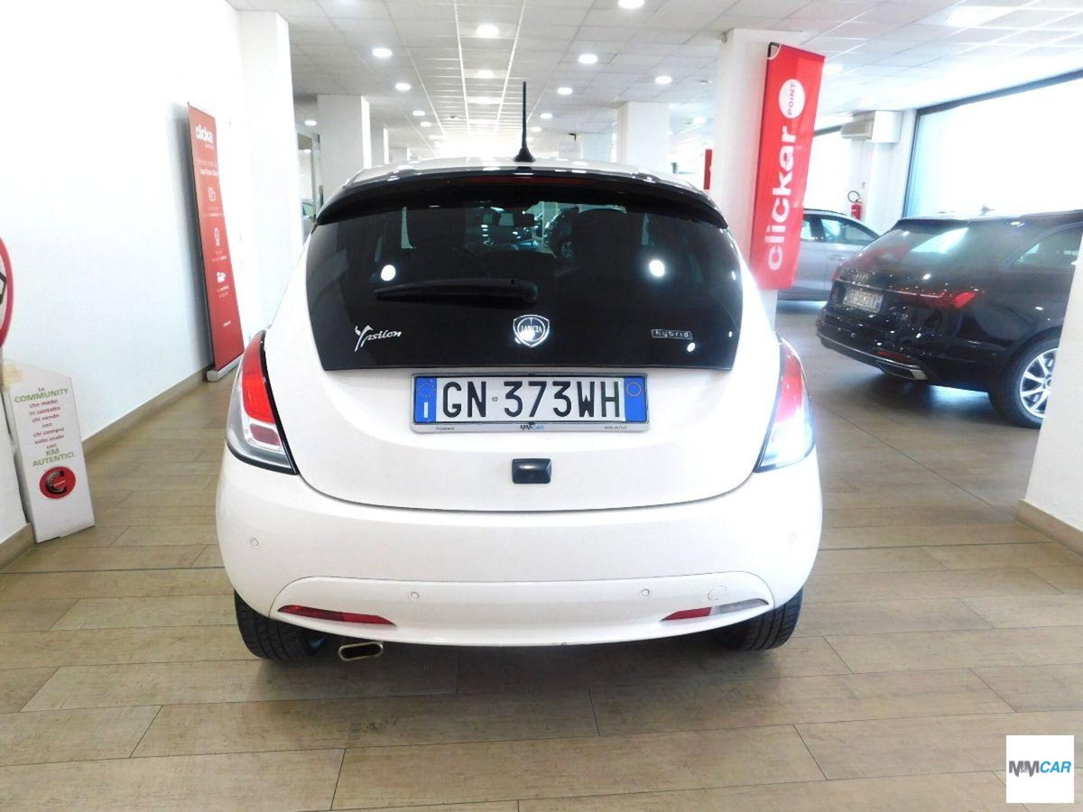 Lancia Ypsilon 1.0 FireFly 5 porte S&S Hybrid Ecochic Gold (5)