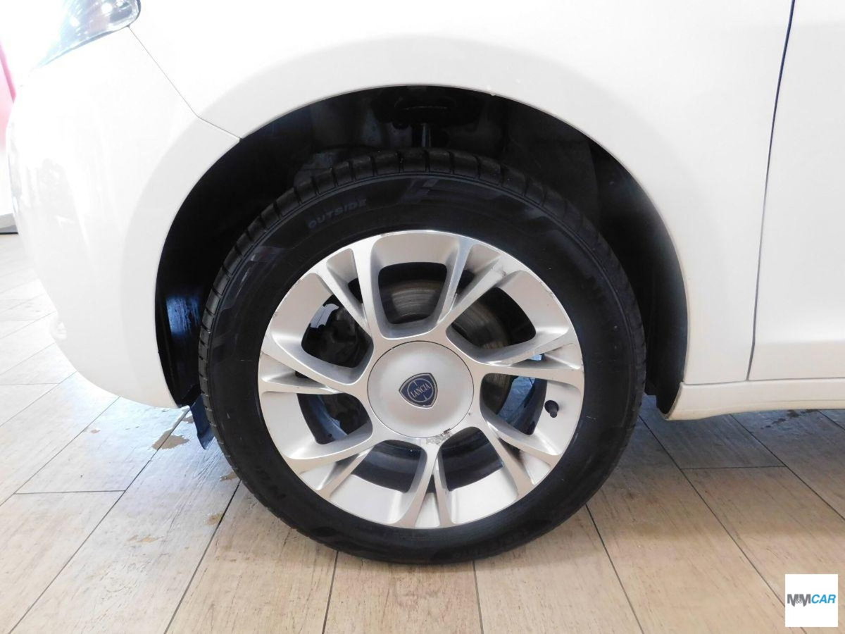 Lancia Ypsilon 1.0 FireFly 5 porte S&S Hybrid Ecochic Gold (6)