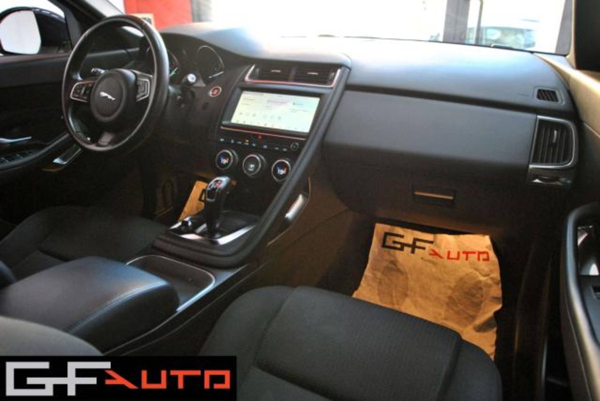 Jaguar E-Pace 2.0 AWD aut. SE (5)