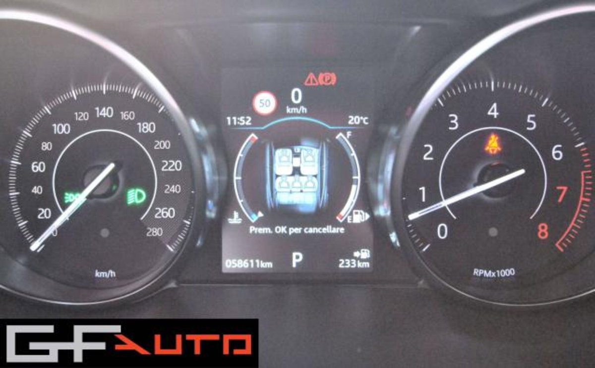Jaguar E-Pace 2.0 AWD aut. SE (8)