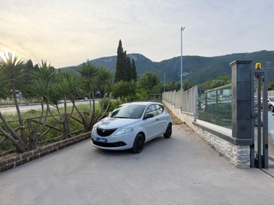Lancia Ypsilon 1.0 FireFly 5 porte S&S Hybrid Gold Plus usata