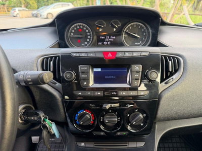 Lancia Ypsilon 1.0 FireFly 5 porte S&S Hybrid Gold Plus (14)