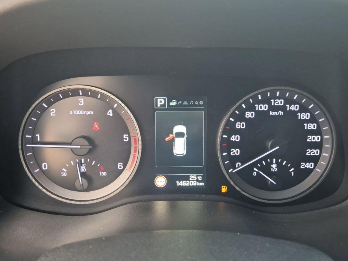 Hyundai Tucson 1.7 CRDi DCT XPossible (14)