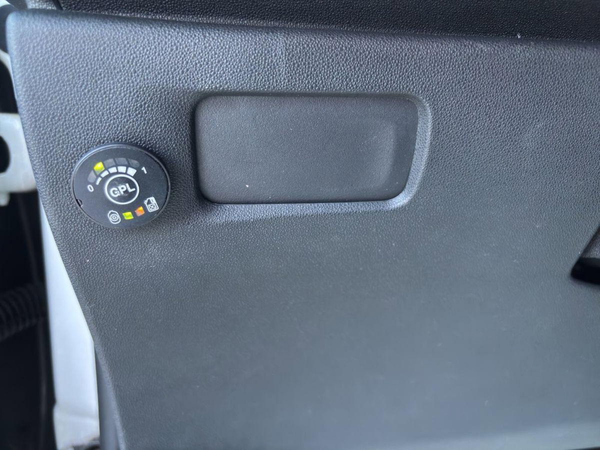 Citroen C3 1.4 VTi 95 GPL airdream Exclusive (20)