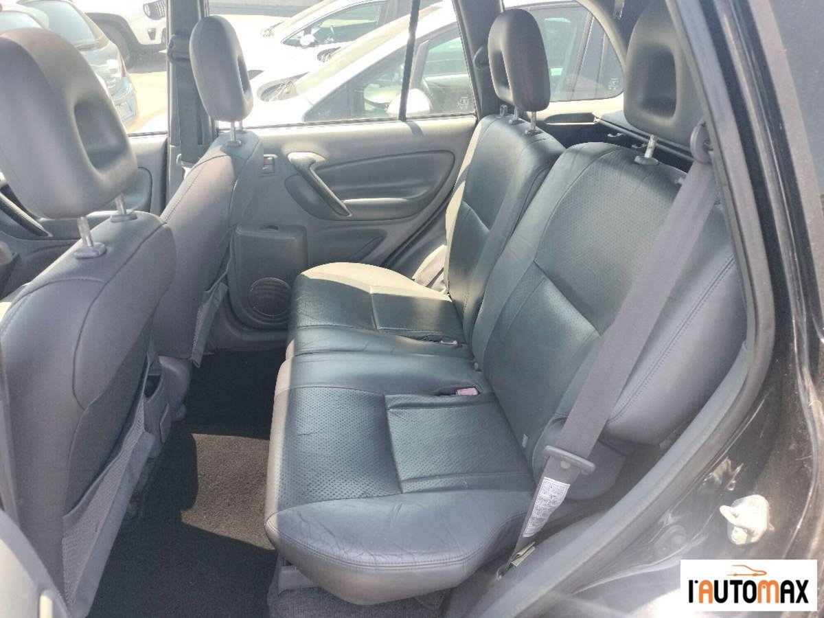 Toyota Rav4 Tdi D-4D cat 5 porte (12)