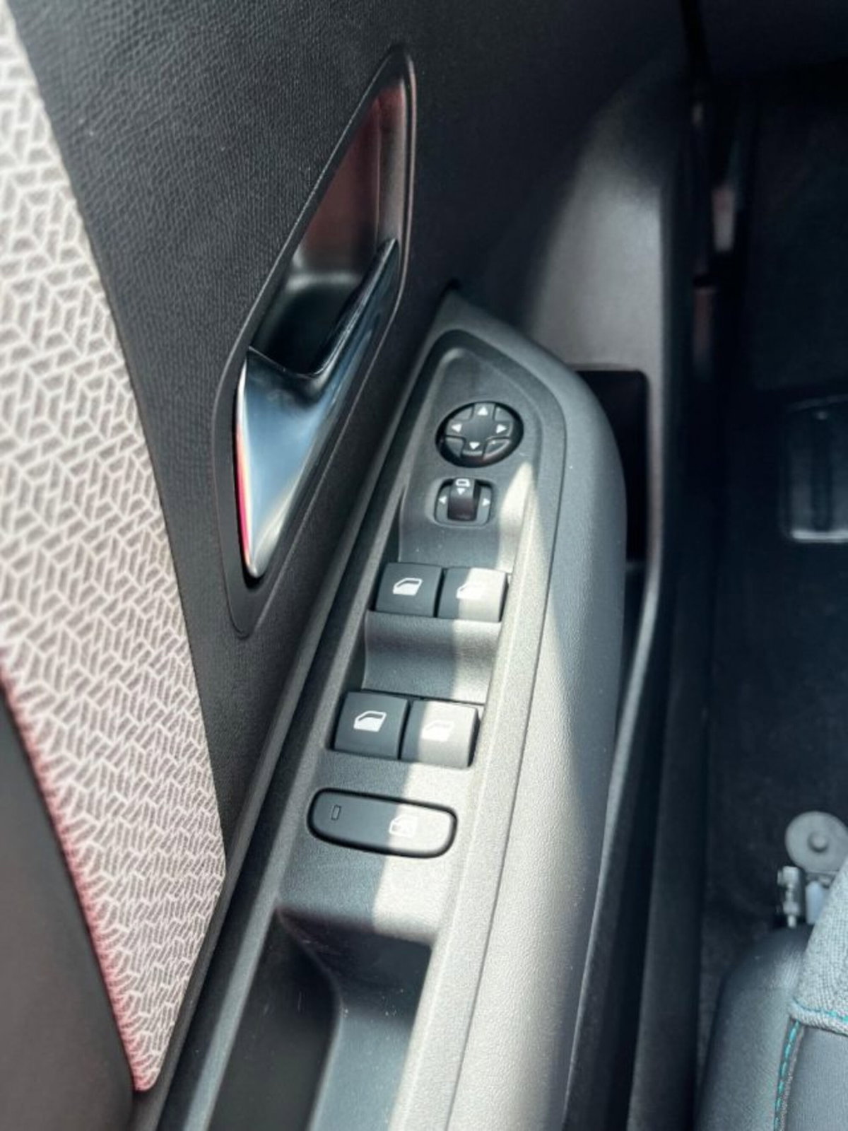 Citroen C4 PureTech 130 S&S Shine (10)