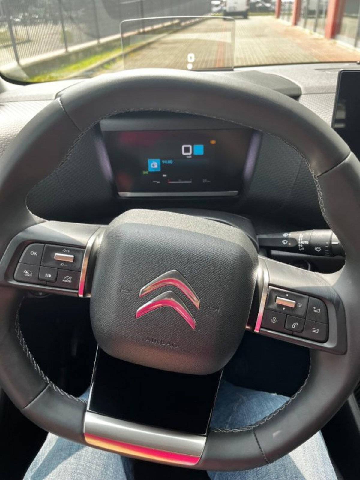 Citroen C4 PureTech 130 S&S Shine (11)