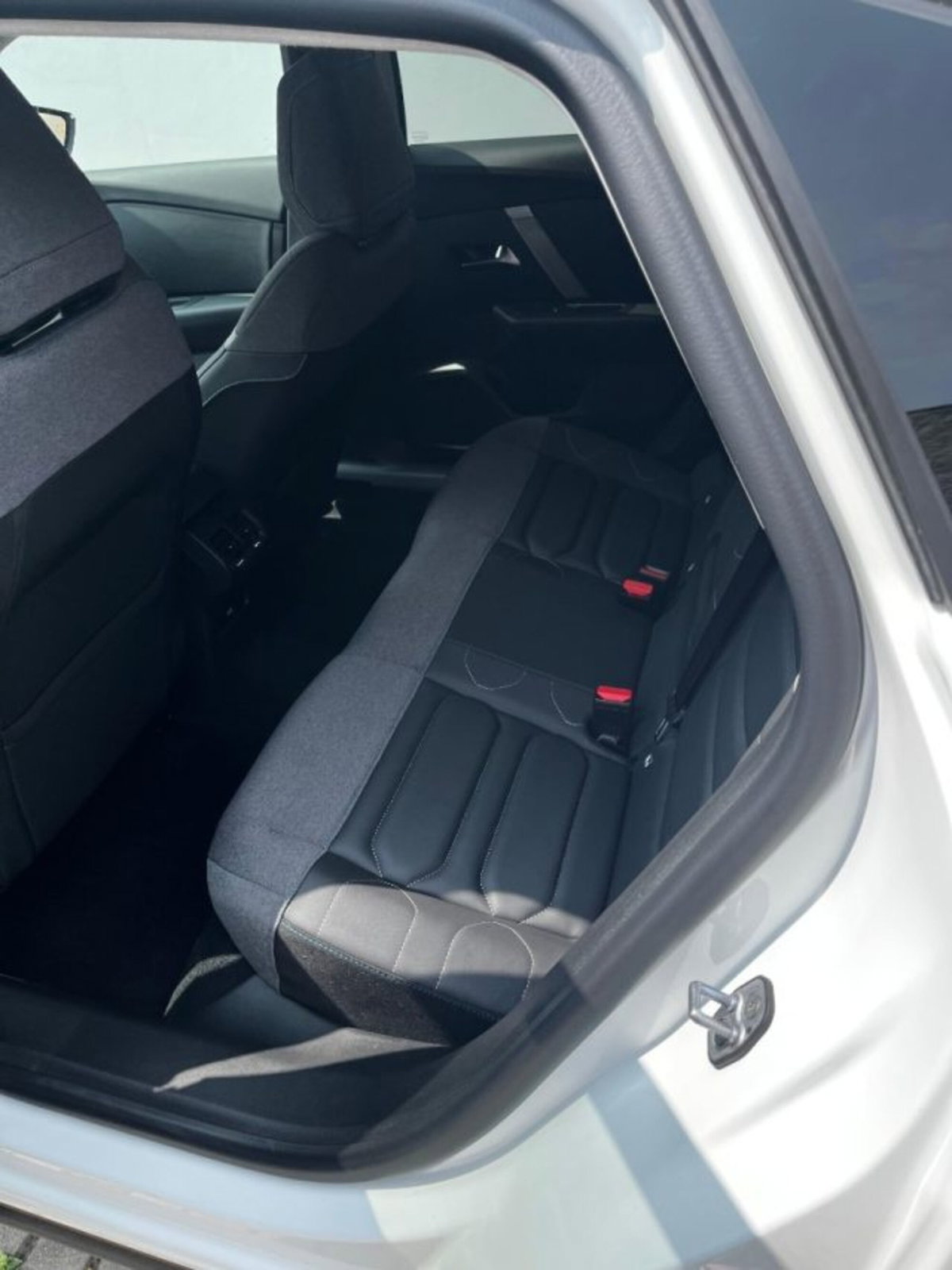 Citroen C4 PureTech 130 S&S Shine (14)
