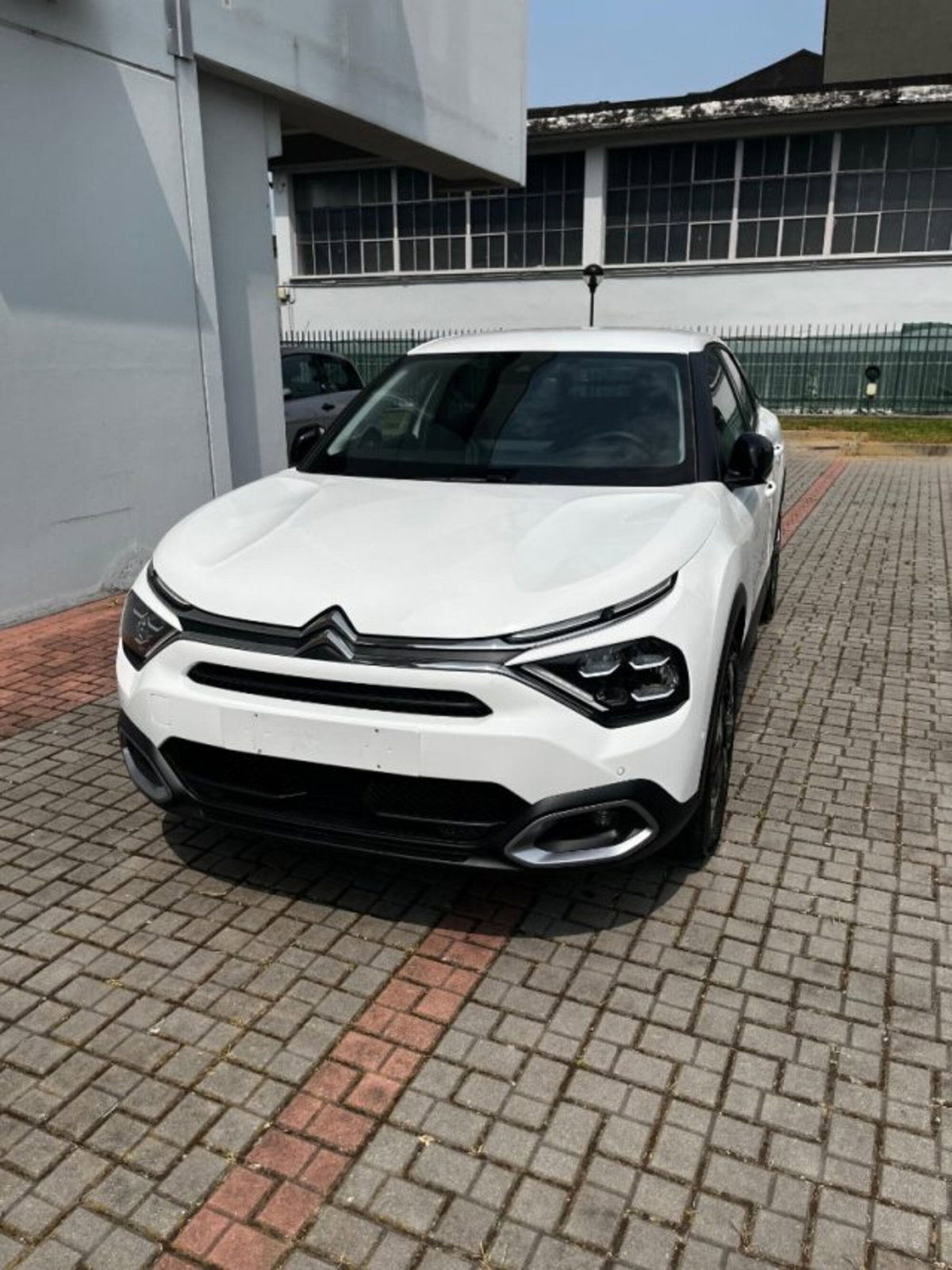 Citroen C4 PureTech 130 S&S Shine (3)