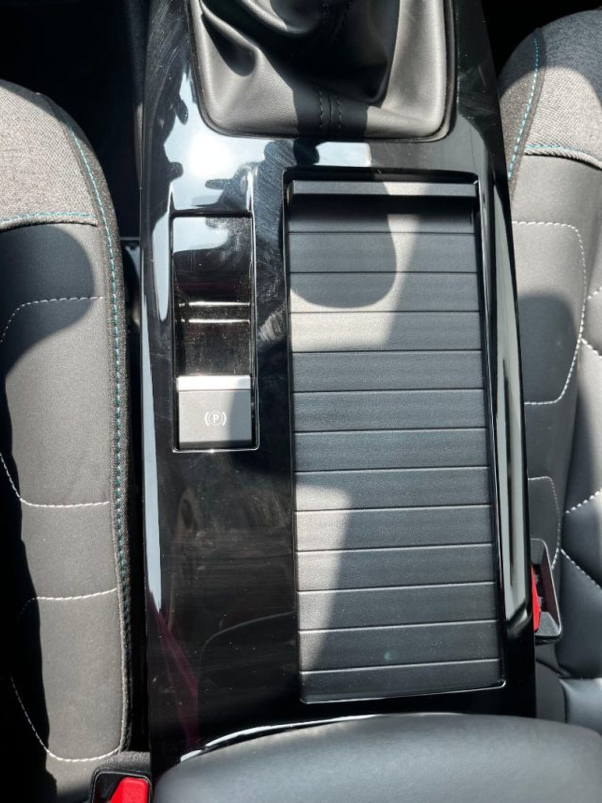 Citroen C4 PureTech 130 S&S Shine (8)