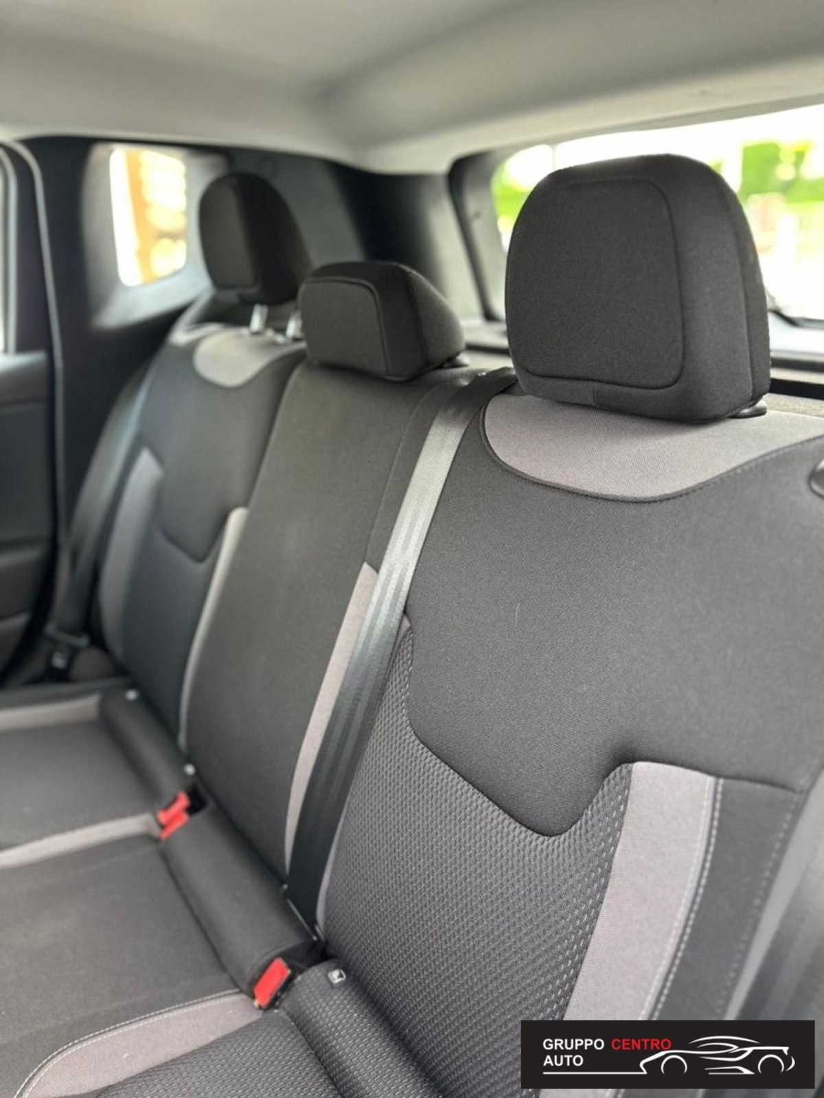 Jeep Renegade 1.6 Mjt 130 CV S (11)