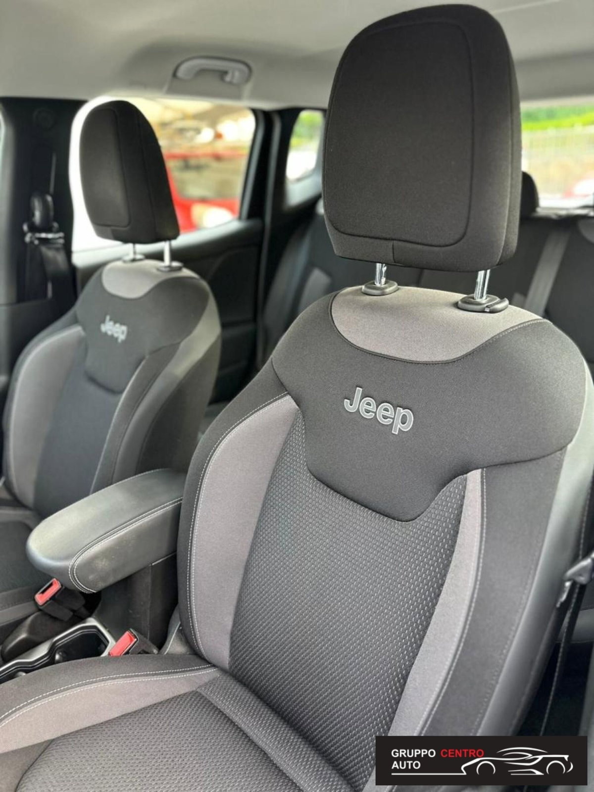 Jeep Renegade 1.6 Mjt 130 CV S (9)