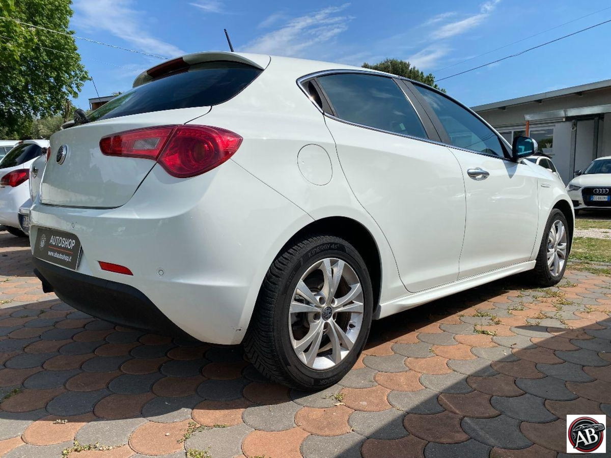 Alfa Romeo Giulietta 1.6 JTDm-2 Exclusive (10)