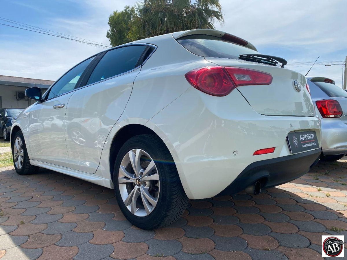 Alfa Romeo Giulietta 1.6 JTDm-2 Exclusive (7)
