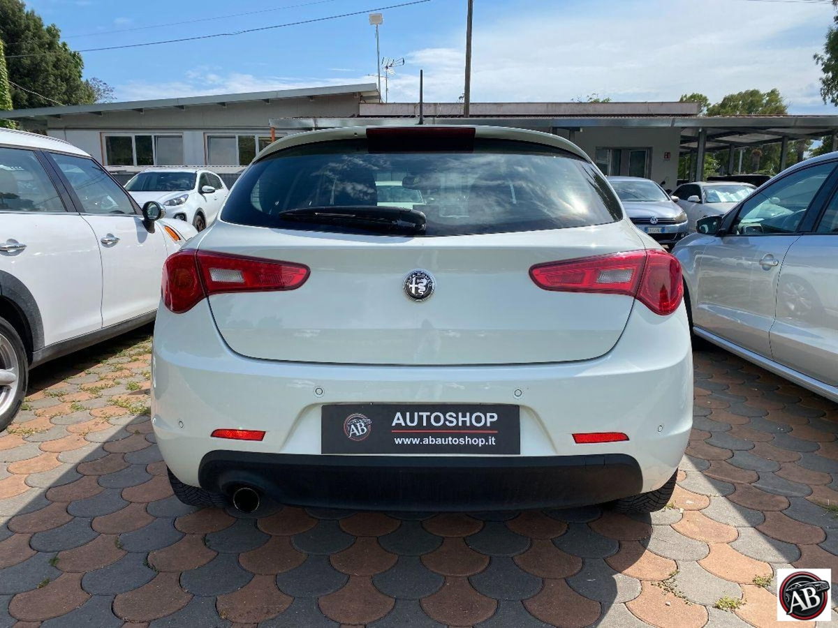 Alfa Romeo Giulietta 1.6 JTDm-2 Exclusive (8)