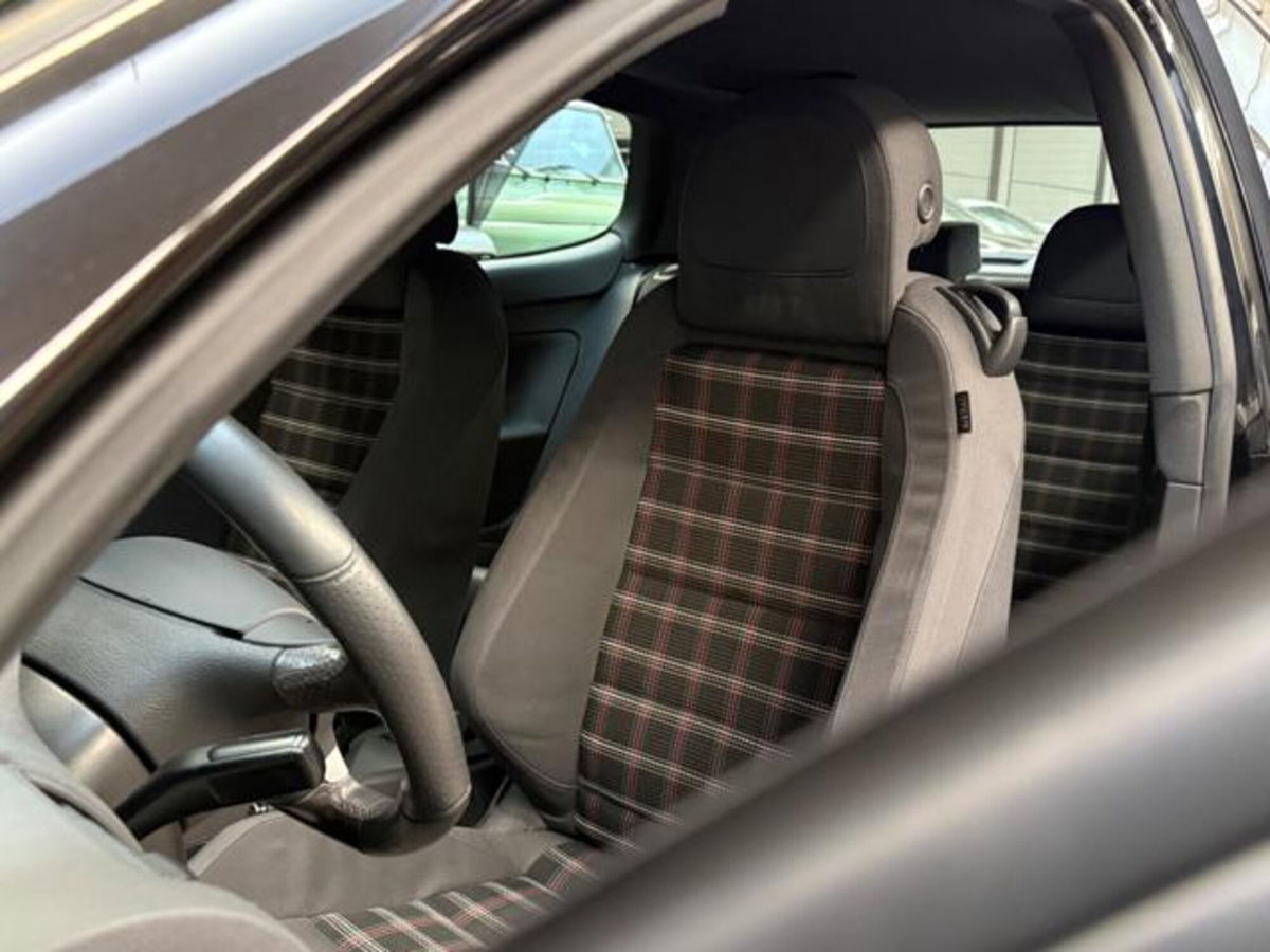 Volkswagen Golf 2.0 16V TFSI 3p. DSG GTI (10)