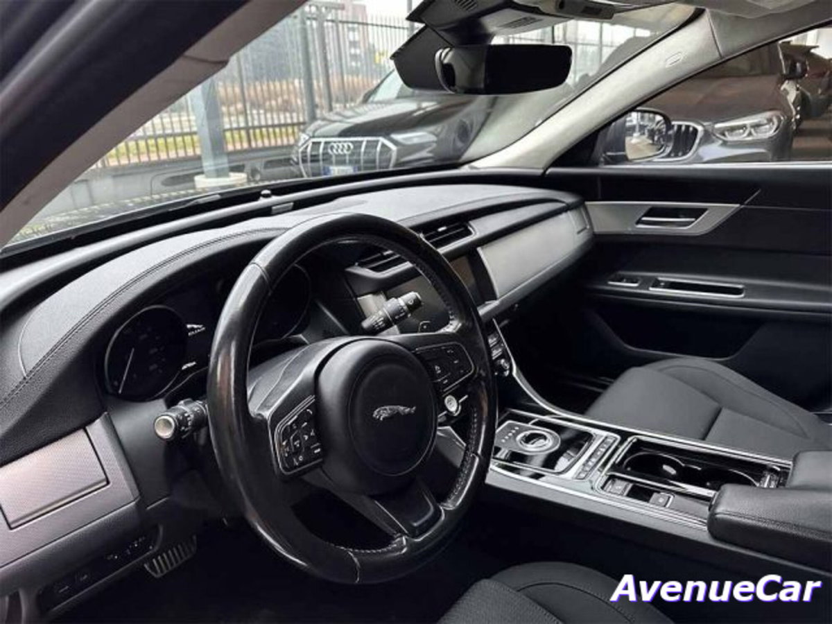 Jaguar XF 2.0 D E-Performance Pure (10)