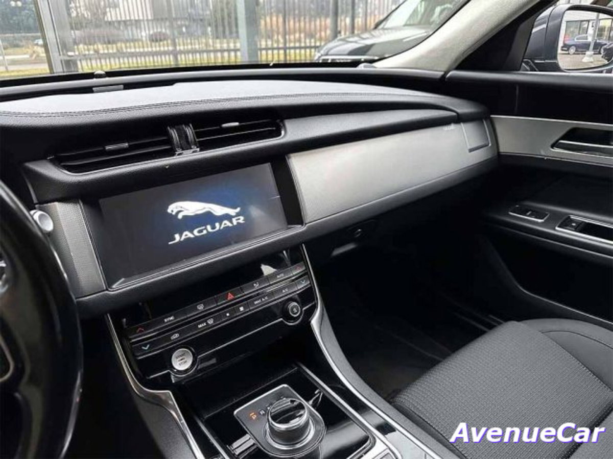 Jaguar XF 2.0 D E-Performance Pure (15)