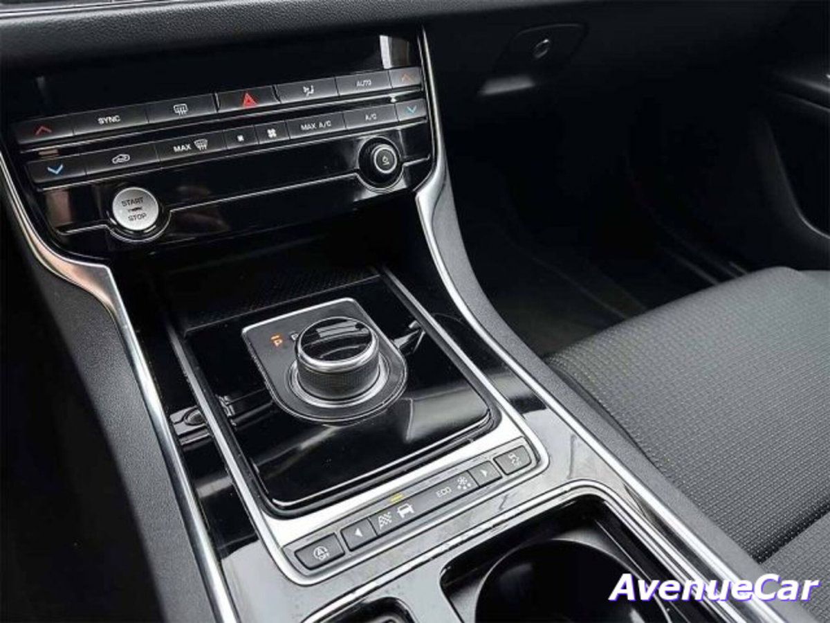 Jaguar XF 2.0 D E-Performance Pure (16)
