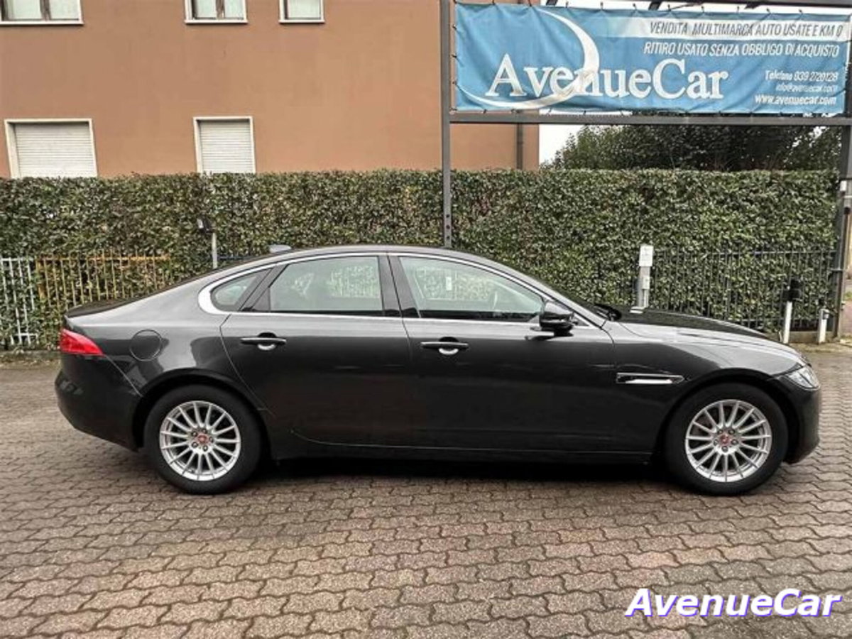 Jaguar XF 2.0 D E-Performance Pure (4)