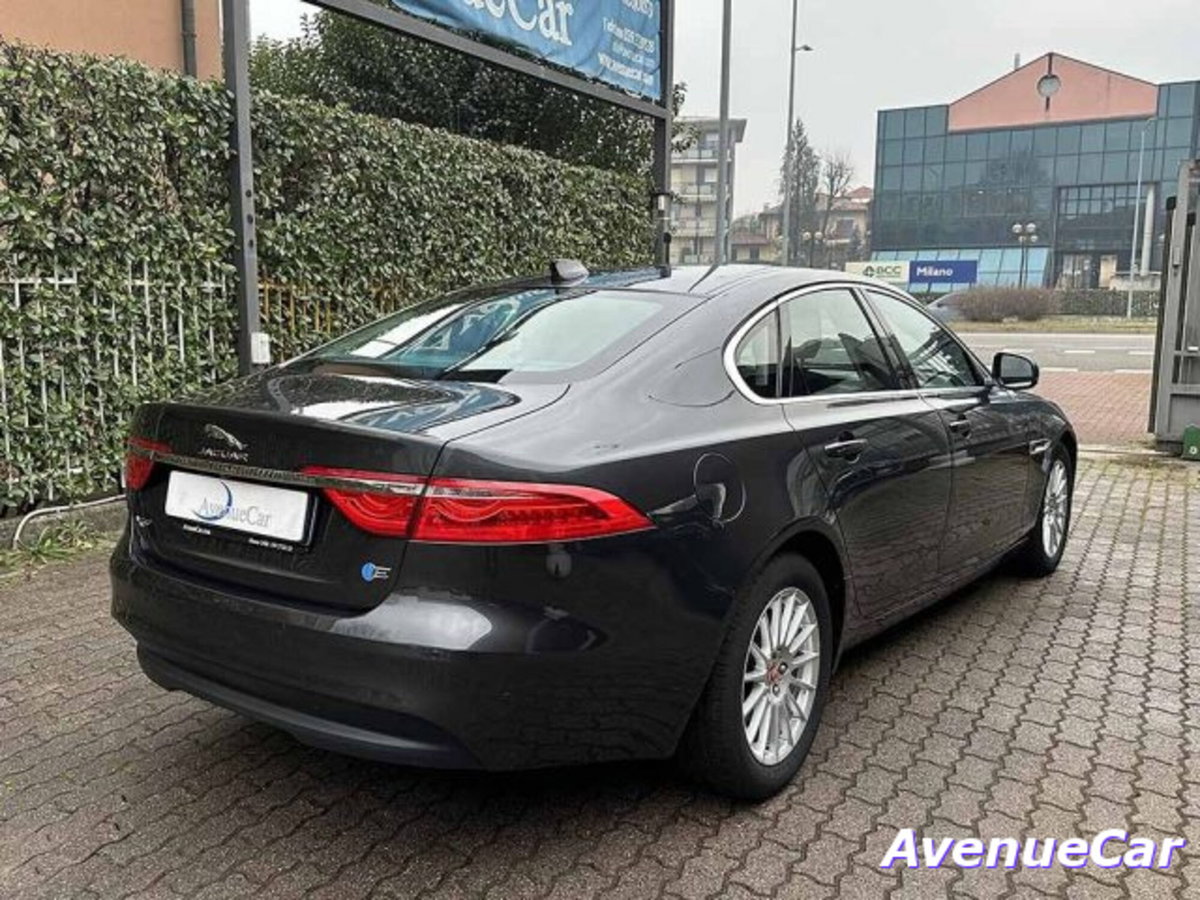 Jaguar XF 2.0 D E-Performance Pure (5)