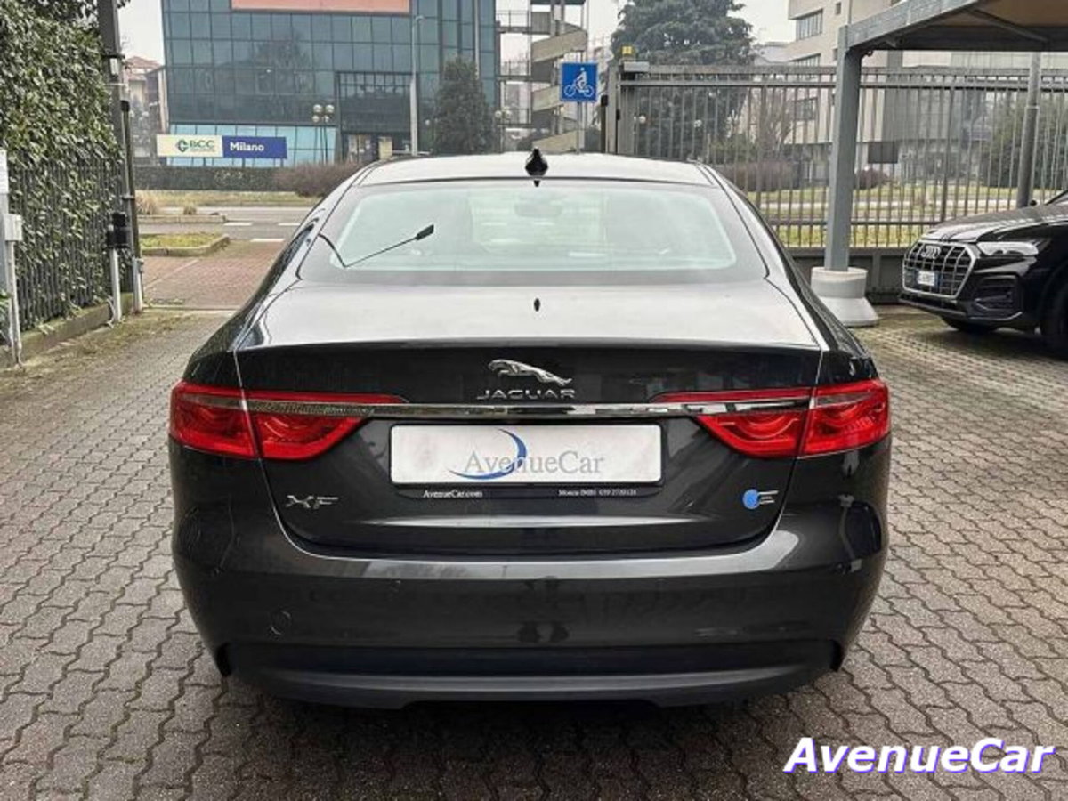Jaguar XF 2.0 D E-Performance Pure (6)