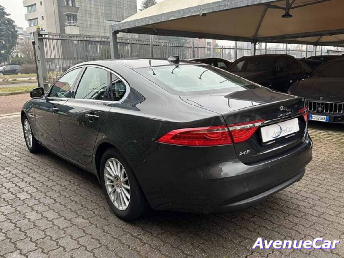Jaguar XF 2.0 D E-Performance Pure (7)