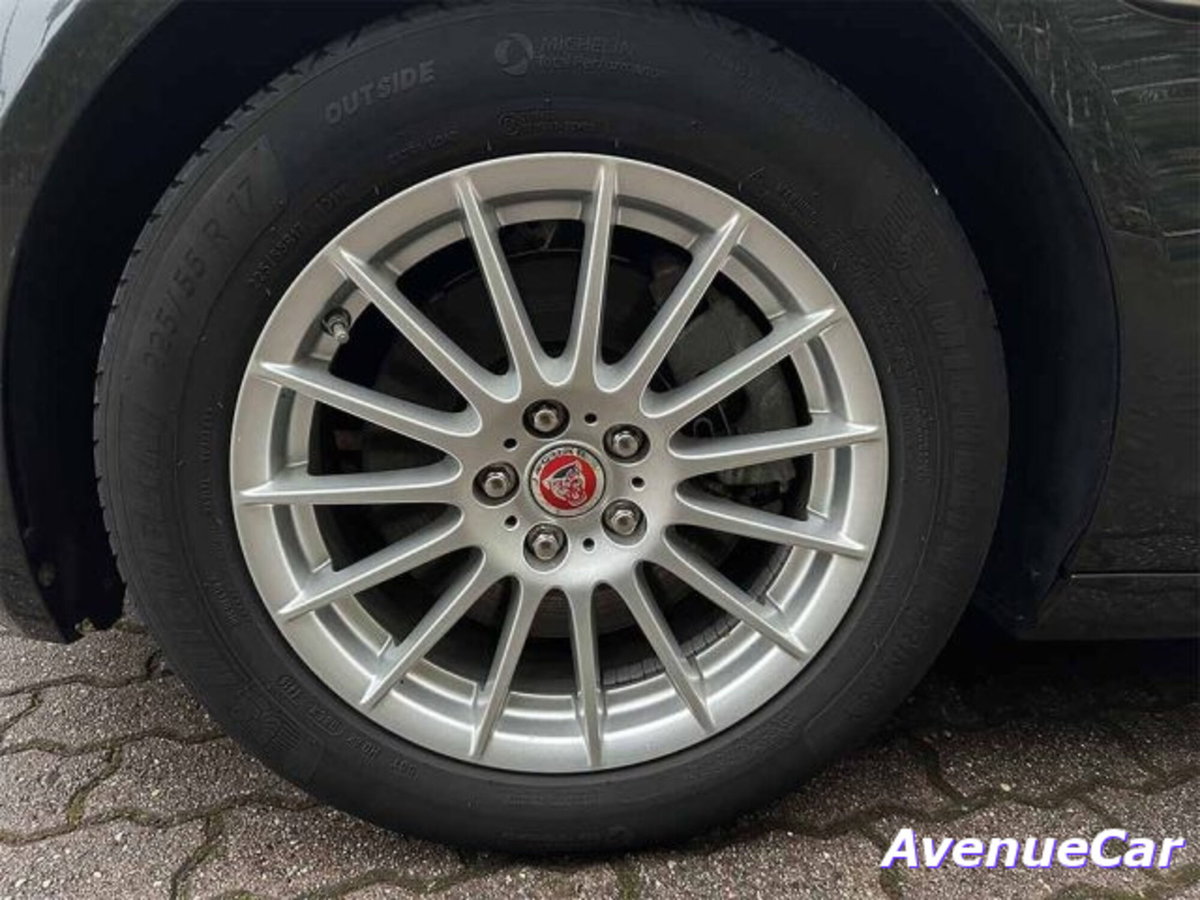 Jaguar XF 2.0 D E-Performance Pure (9)
