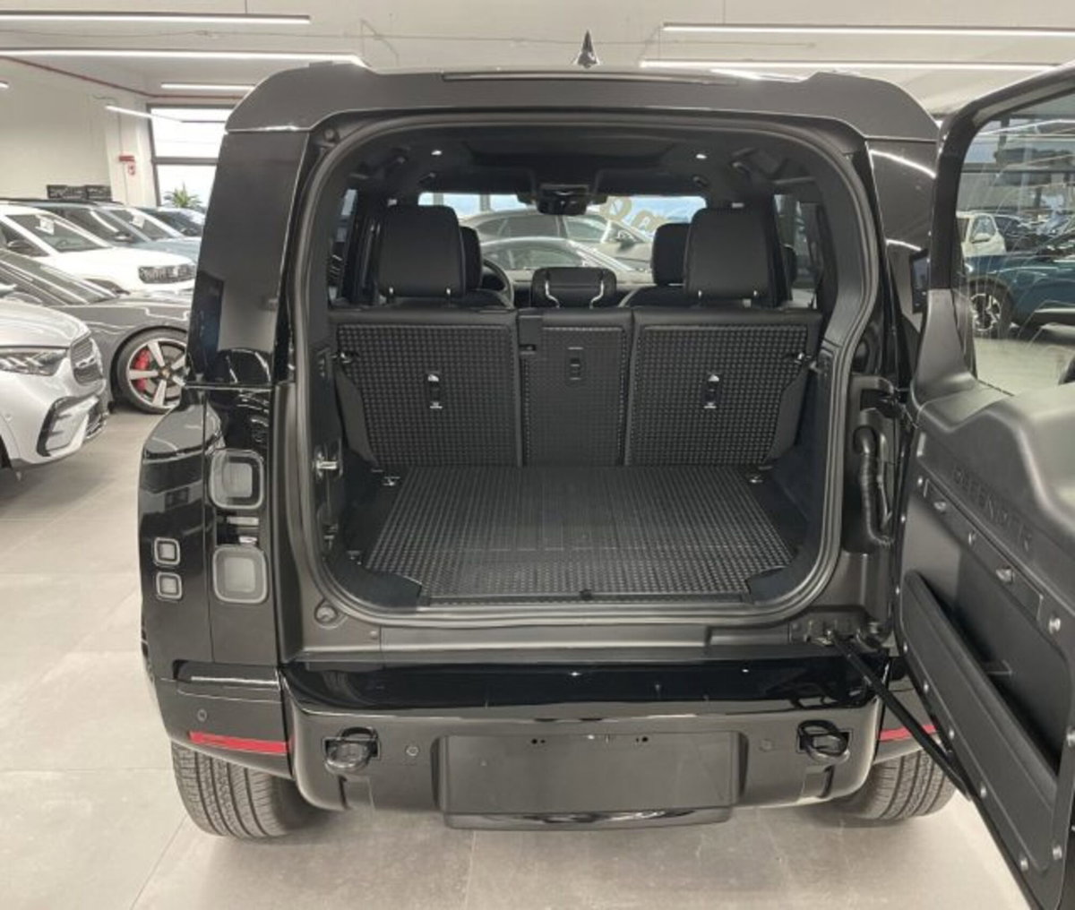 Land Rover Defender 110 3.0d i6 mhev X-Dynamic SE awd 250cv auto (13)