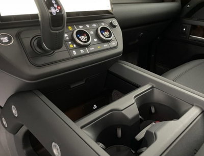 Land Rover Defender 110 3.0d i6 mhev X-Dynamic SE awd 250cv auto (8)