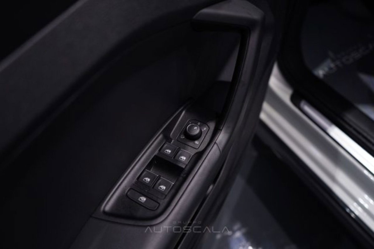 Audi A1 allstreet 30 1.0 tfsi Identity Contrast 116cv (10)