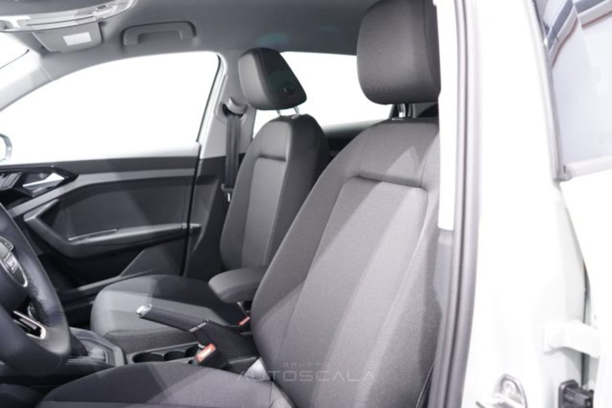 Audi A1 allstreet 30 1.0 tfsi Identity Contrast 116cv (11)