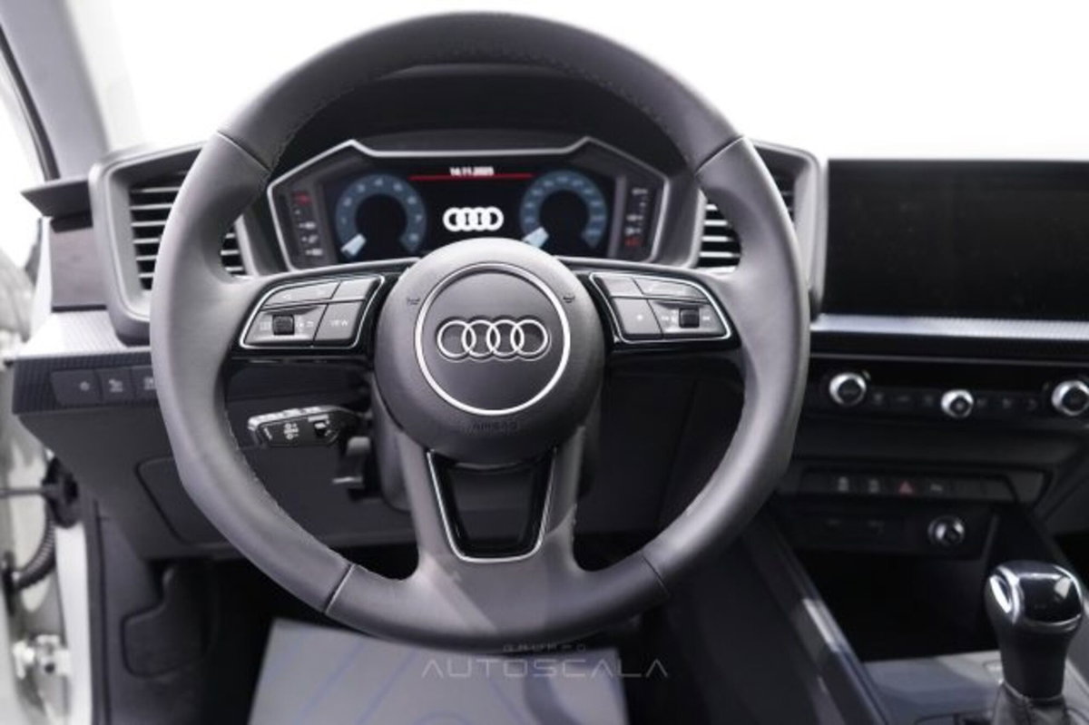 Audi A1 allstreet 30 1.0 tfsi Identity Contrast 116cv (14)