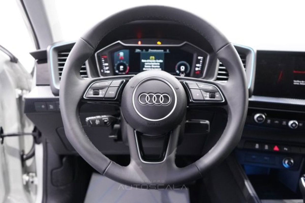 Audi A1 allstreet 30 1.0 tfsi Identity Contrast 116cv (15)