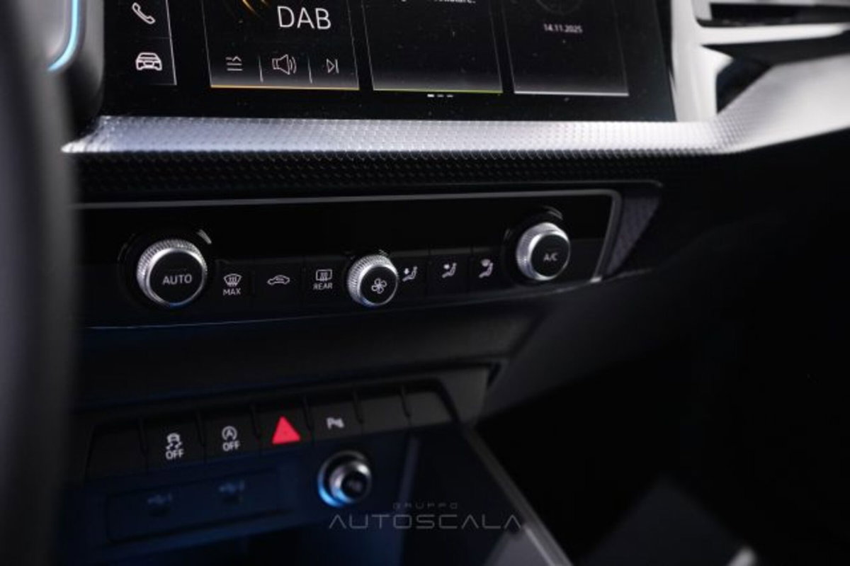 Audi A1 allstreet 30 1.0 tfsi Identity Contrast 116cv (18)