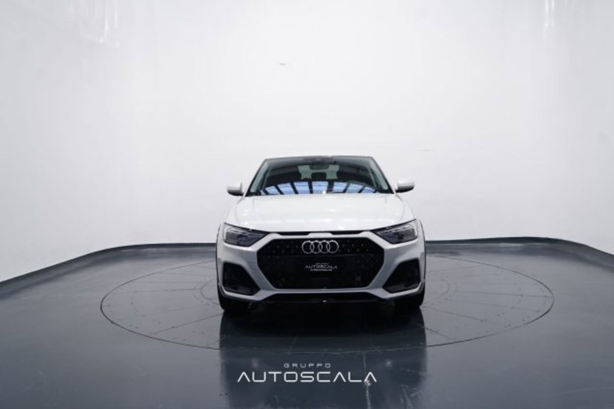 Audi A1 allstreet 30 1.0 tfsi Identity Contrast 116cv (2)