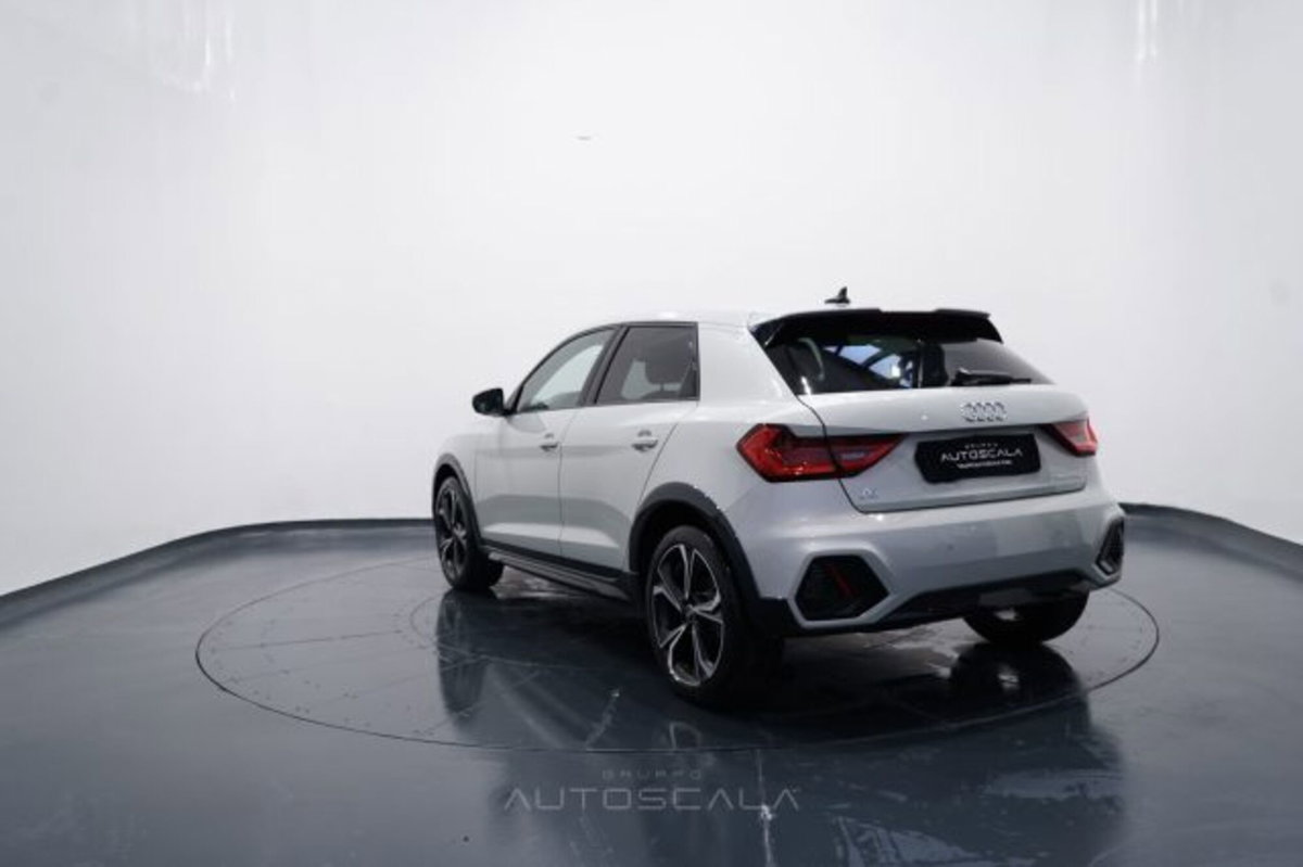 Audi A1 allstreet 30 1.0 tfsi Identity Contrast 116cv (4)