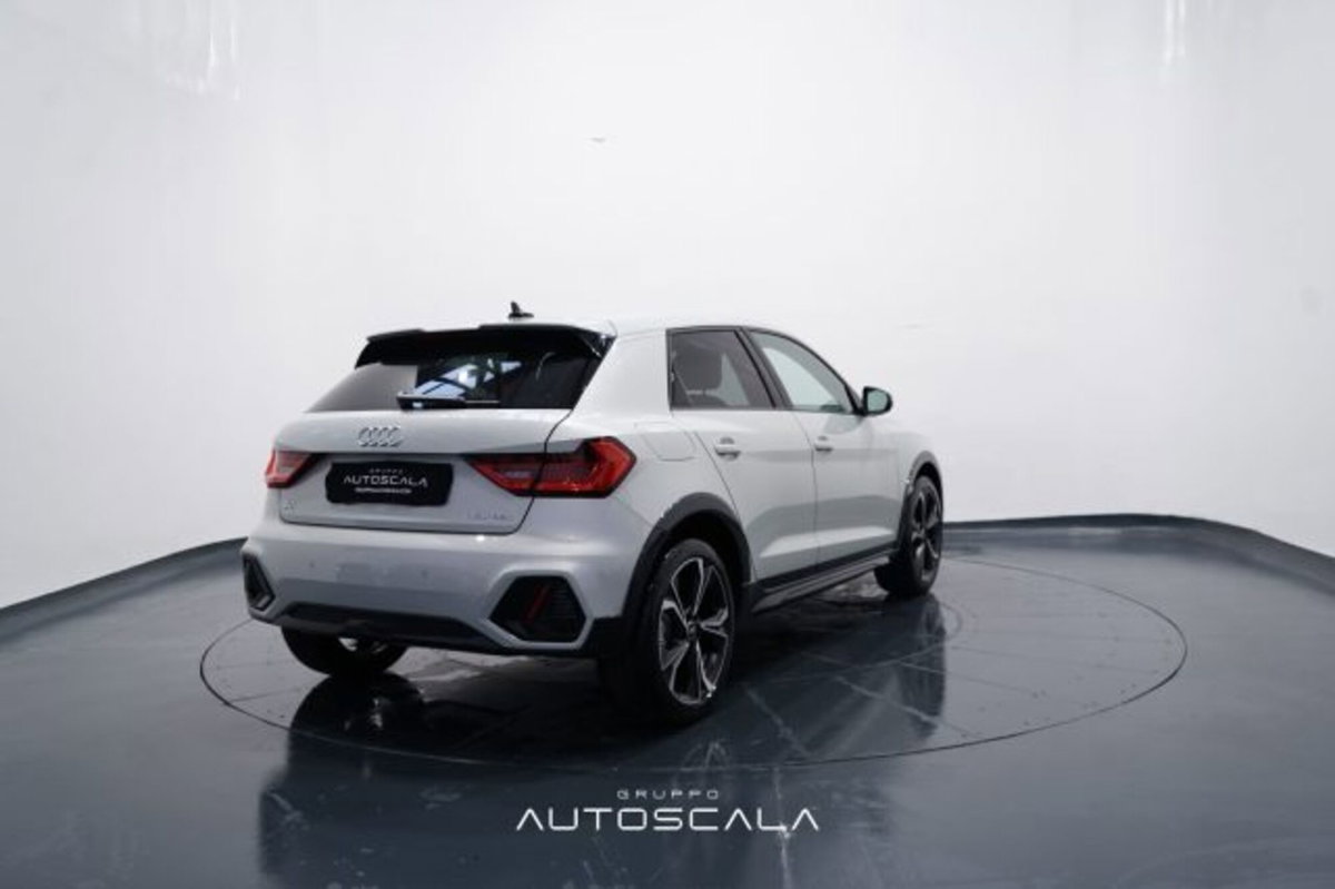 Audi A1 allstreet 30 1.0 tfsi Identity Contrast 116cv (6)
