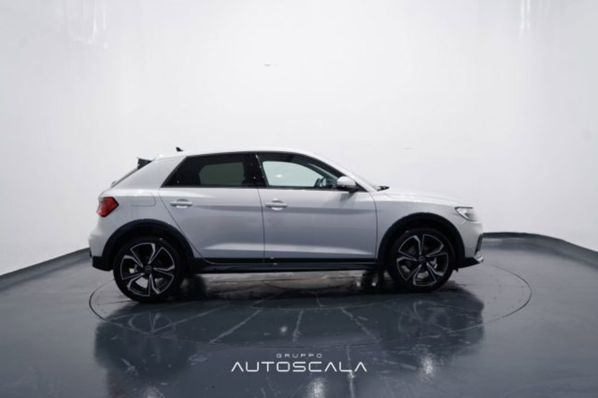 Audi A1 allstreet 30 1.0 tfsi Identity Contrast 116cv (7)