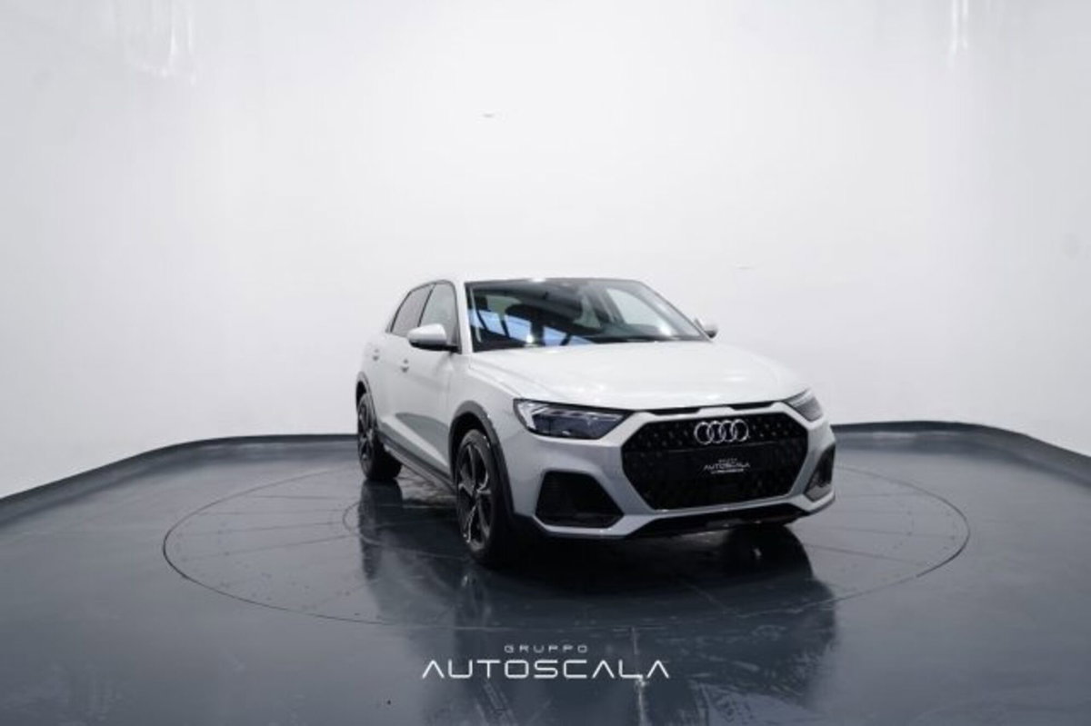 Audi A1 allstreet 30 1.0 tfsi Identity Contrast 116cv (8)