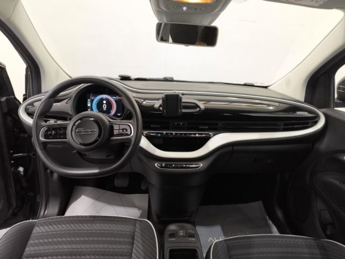 Fiat 500e Action Berlina 23,65 kWh (17)