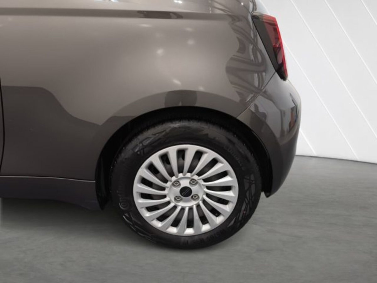 Fiat 500e Action Berlina 23,65 kWh (19)