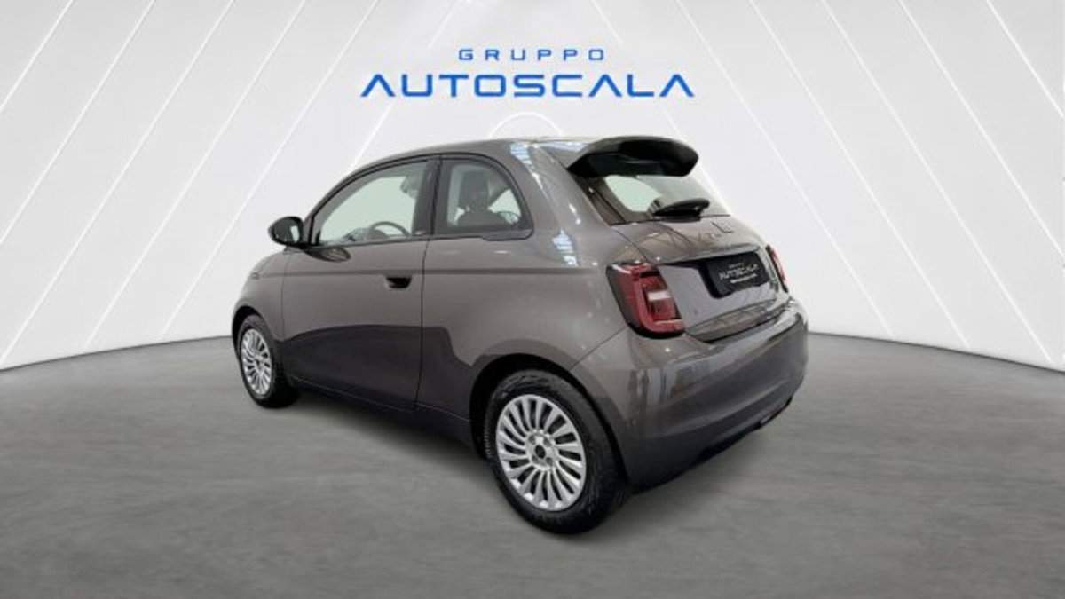 Fiat 500e Action Berlina 23,65 kWh (2)