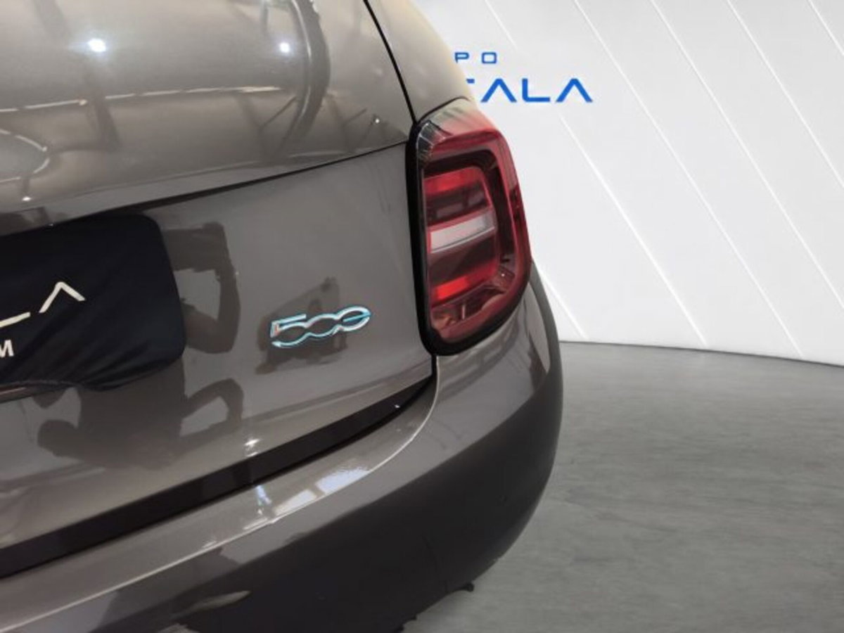 Fiat 500e Action Berlina 23,65 kWh (20)